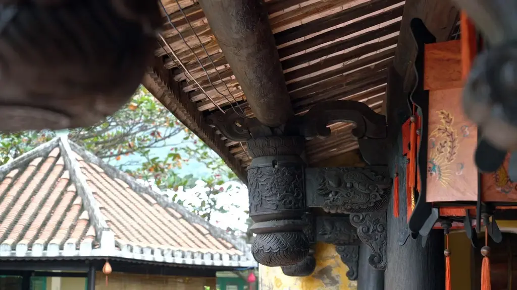 Họa tiết trang trí trên cột chùa Hải Tạng