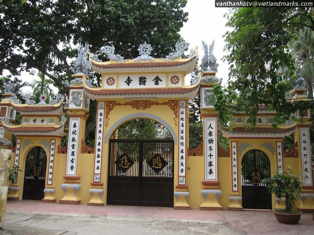 Cổng Chùa Xã Đàn