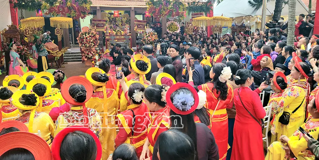 Quang cảnh Lễ hội đền Kim Đằng