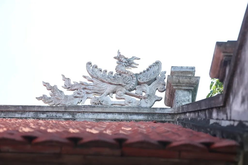 Tạo hình kìm nóc bên phải chùa Đại bi