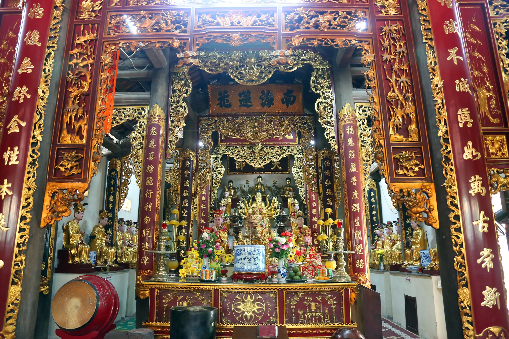 Tam bảo chùa Thanh Lâm
