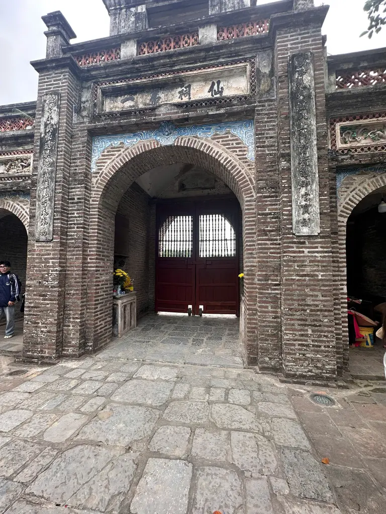 Cổng Di tích Cổ Loa