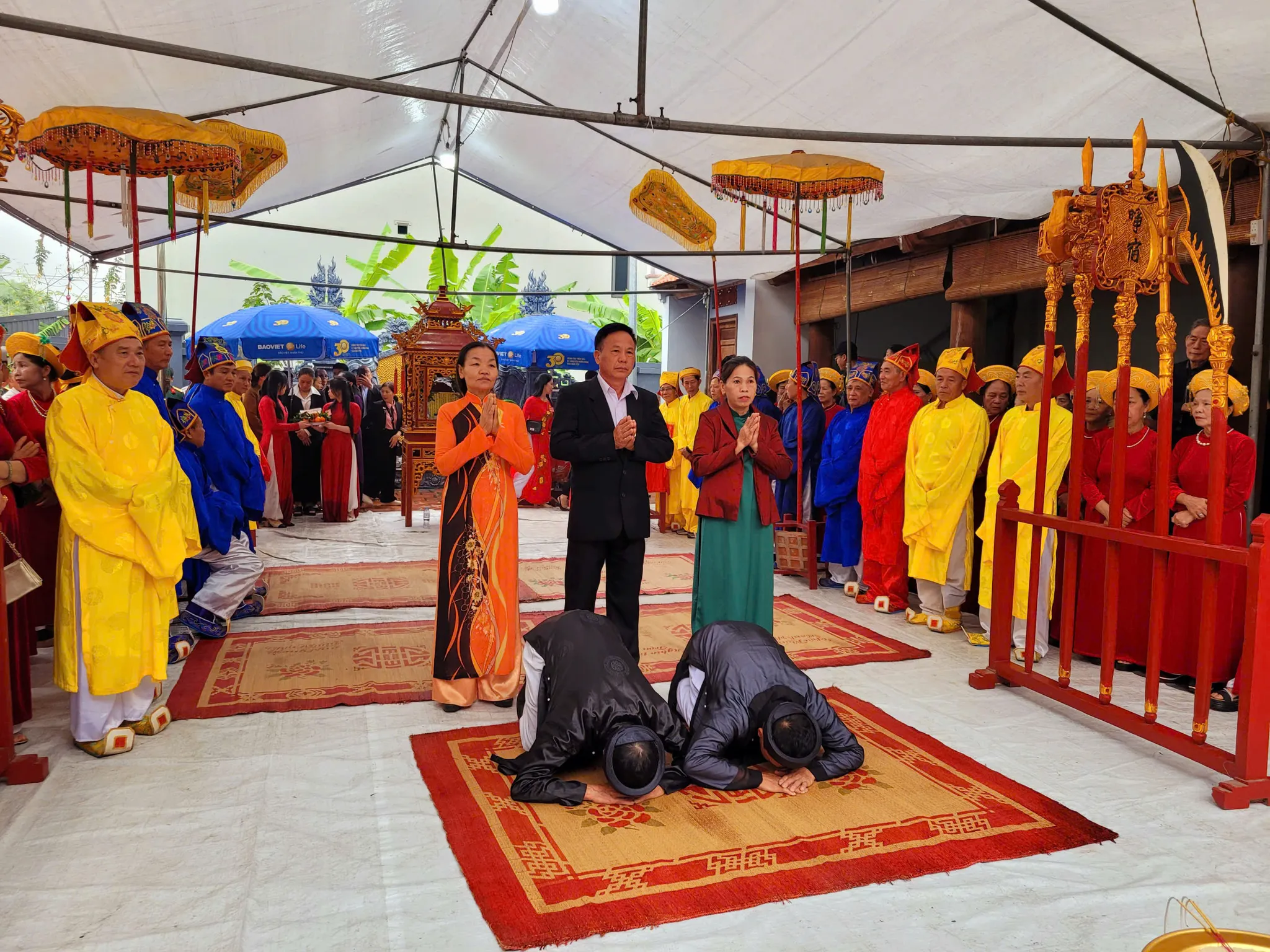 Đại biểu các làng dâng lễ tại Hội làng Đài Bi
