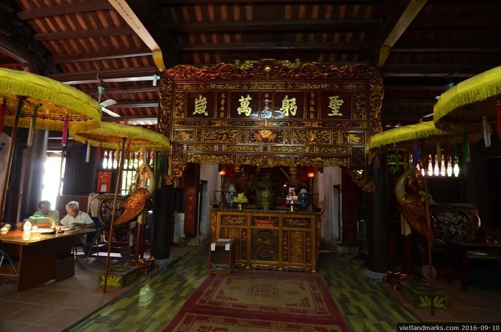 Bên trong Đình Phương Liệt