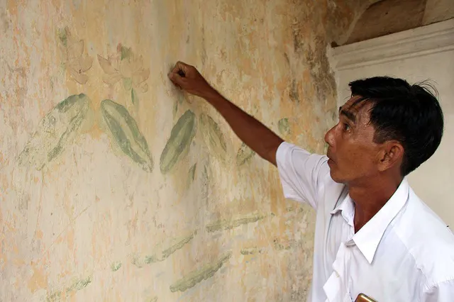 Các bức tường bên trong Khu mộ họ Trần cổ ẩn chứa những hoa văn được vẽ sắc nét