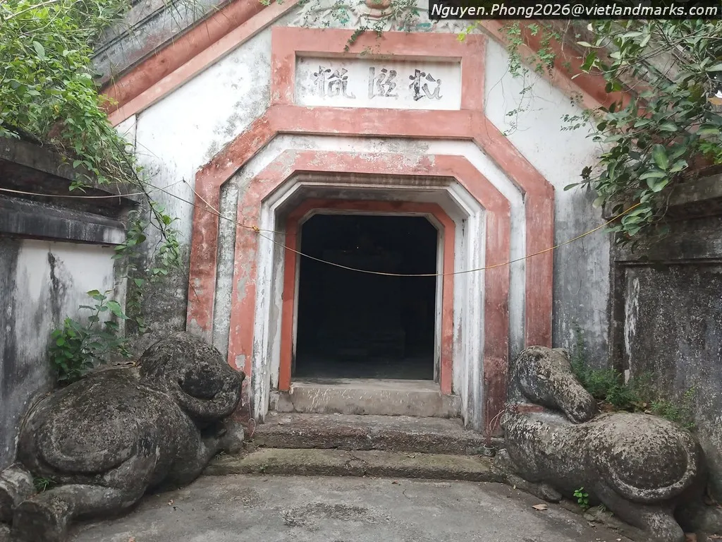 Bên ngoài Từ Vũ Đoàn Tướng Công