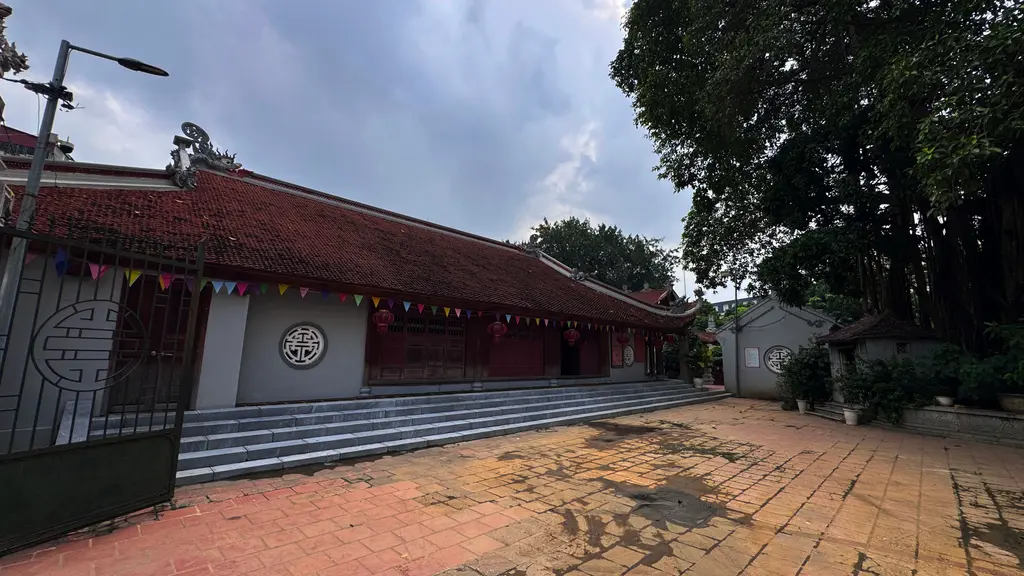 Đình Kiều Mai nhìn từ bên phải