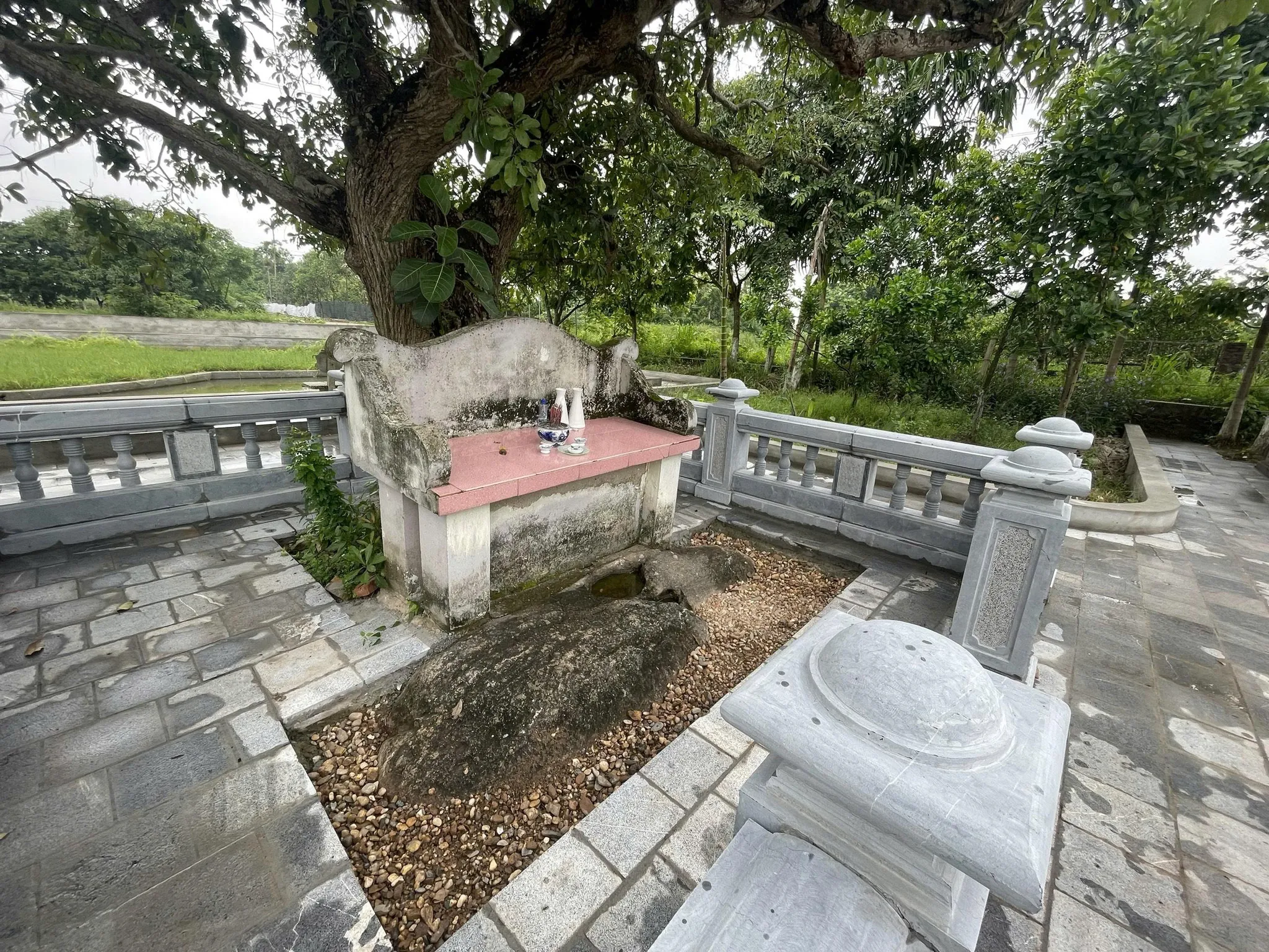 Dấu tích vết chân Phù Đổng tại đền Thanh Nhàn