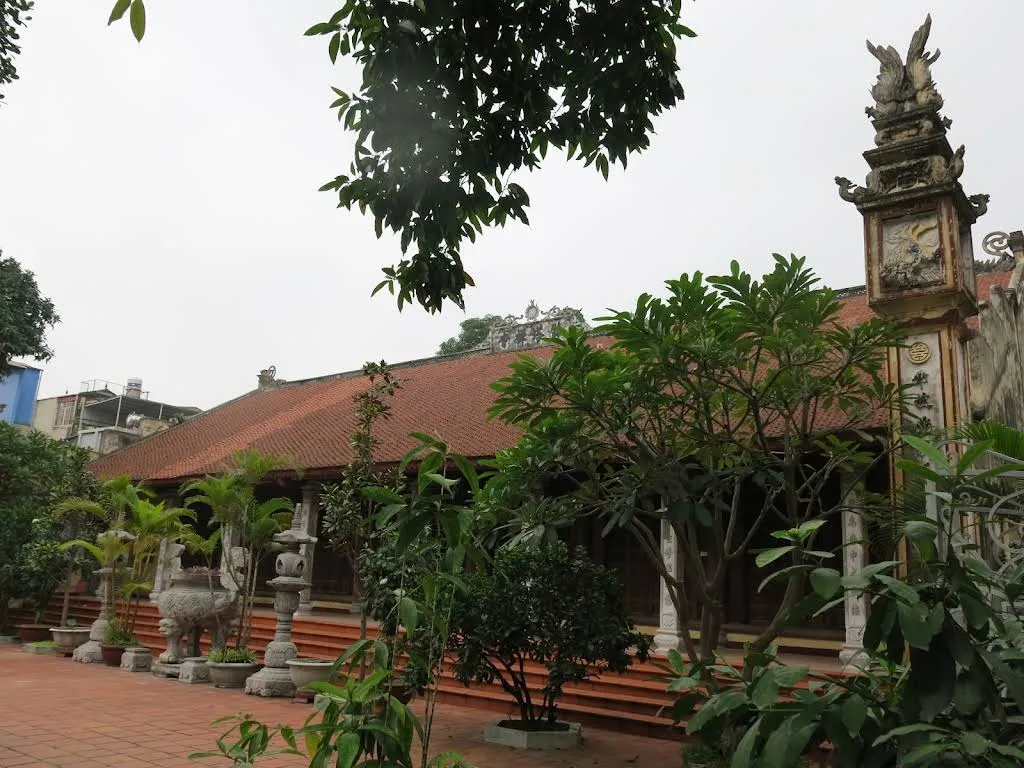 Cảnh quan tiền cảnh Chùa Bát Tháp