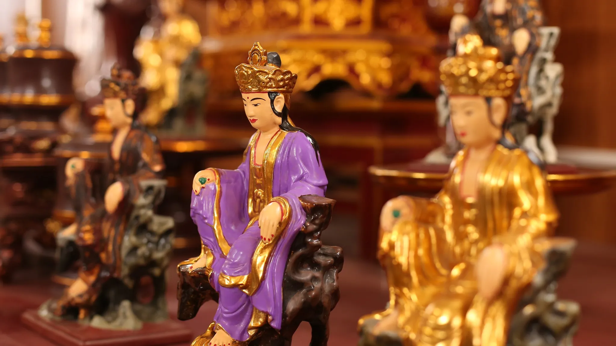 Sản phẩm tượng hoàn thiện trong không gian trưng bày tại xưởng nghệ nhân Nguyễn Viết Dũng