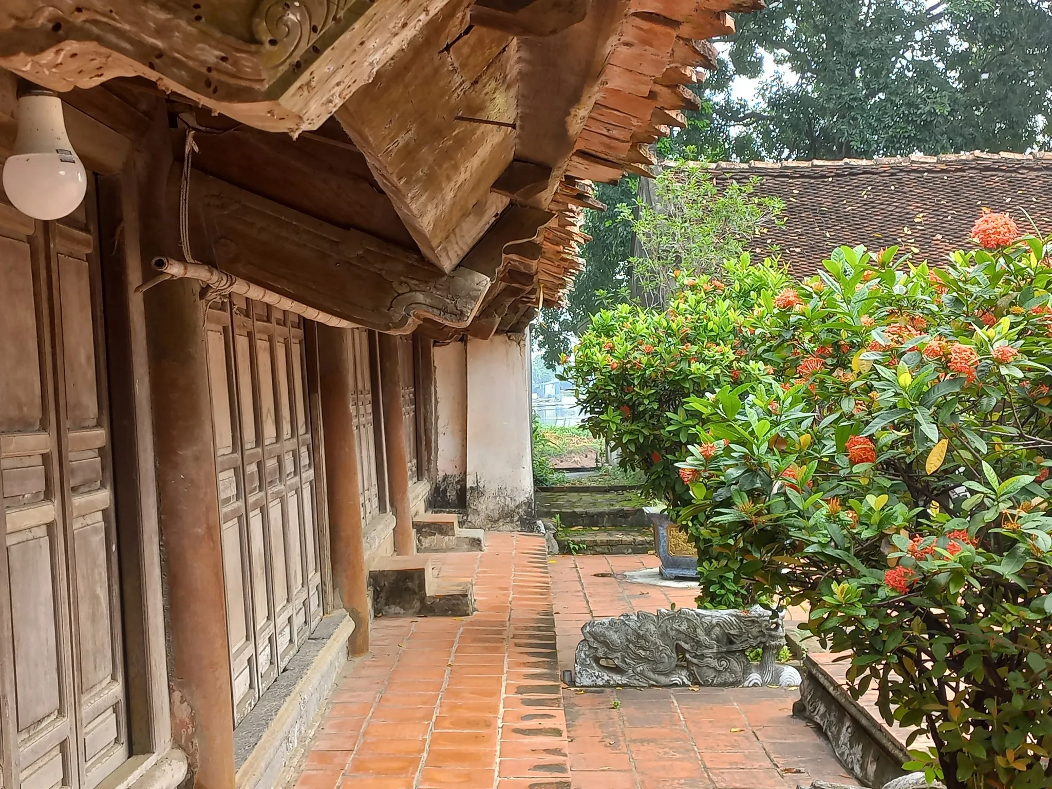 Hành lang Đình Phương Bản