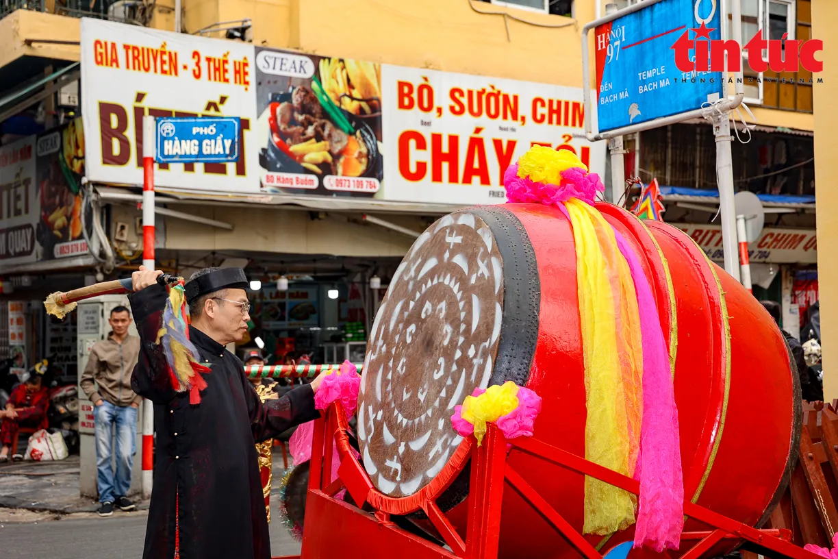 Lễ khai hội truyền thống đền Bạch Mã