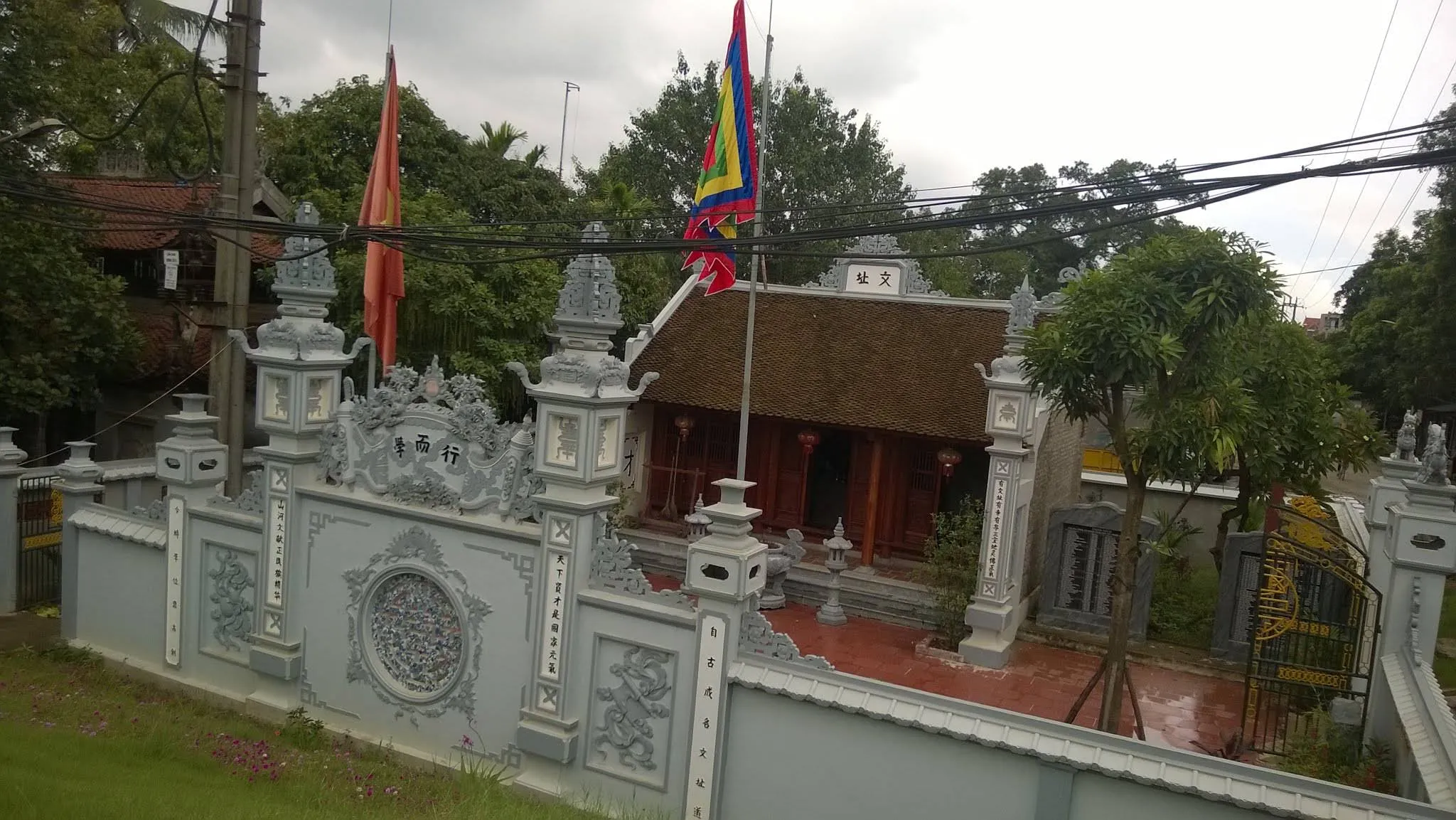 Tổng thể Chùa Hương Trai