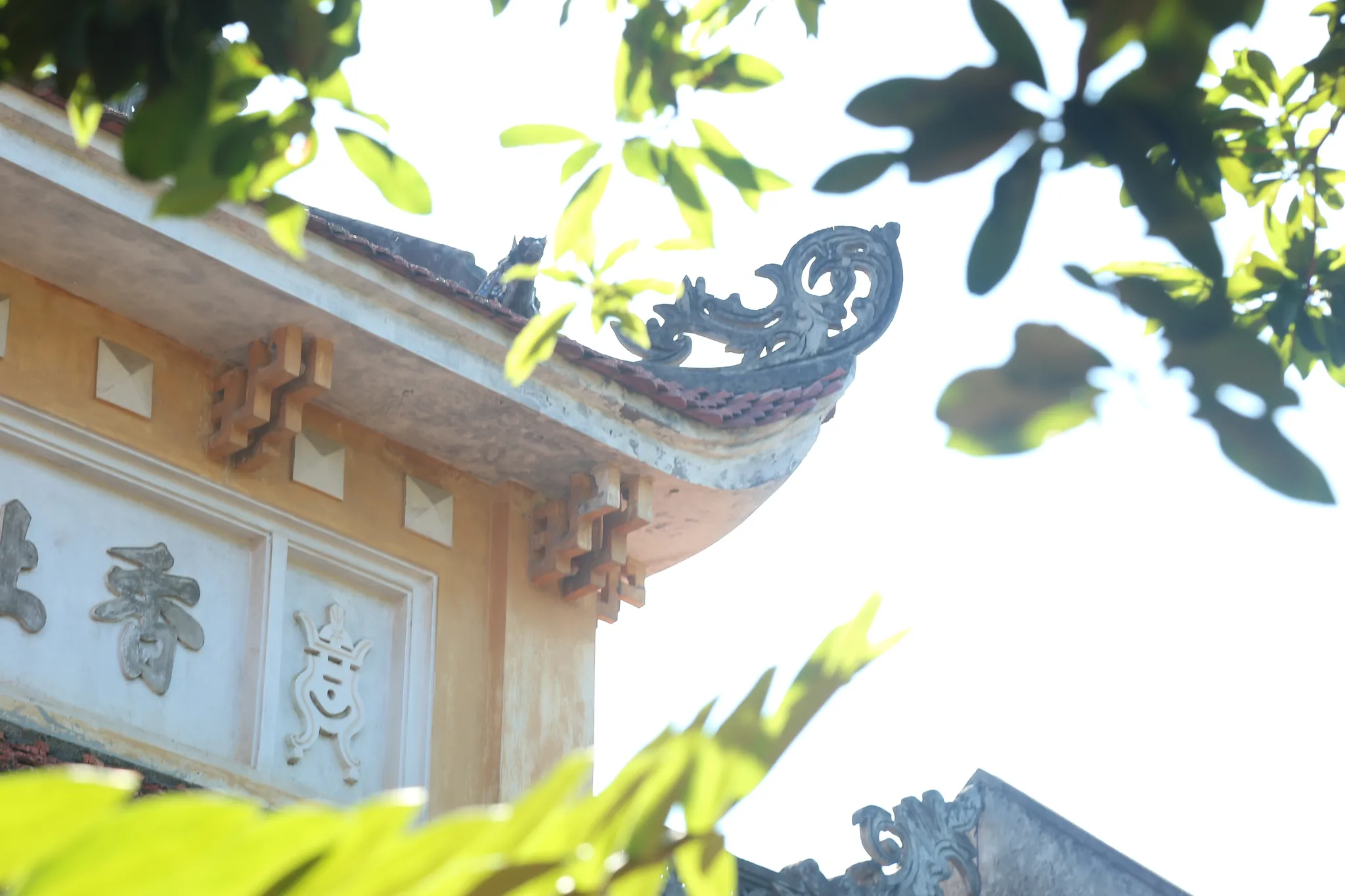 Họa tiết trên mái chùa Hòe Thị (hay Hương Đỗ Tự)