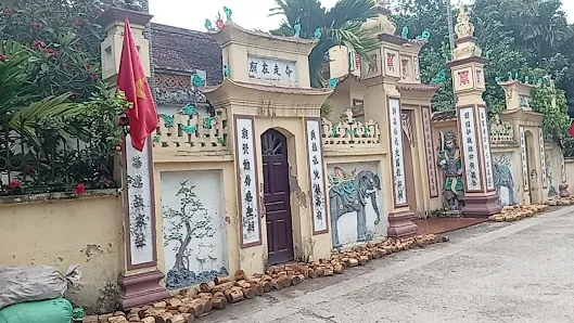 Cổng nhà thờ cụ Nguyễn Trãi