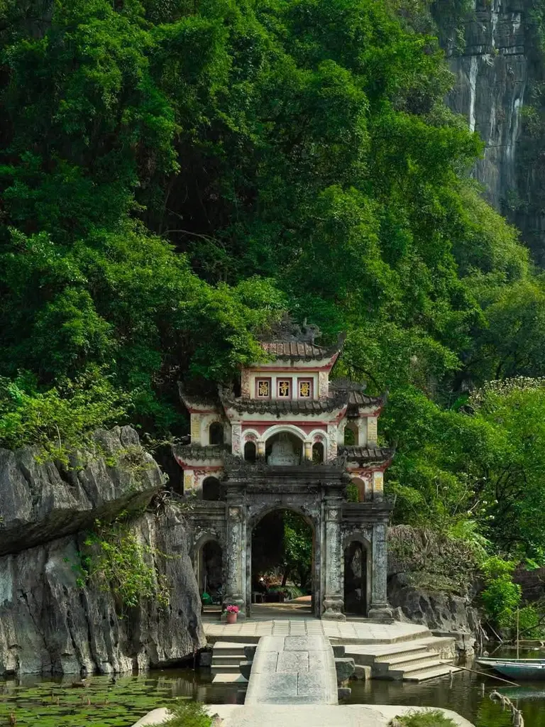 Chùa Bích Động