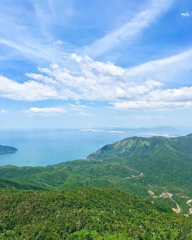 Khung cảnh thiên nhiên rộng lớn nhìn từ Núi Đá Bia