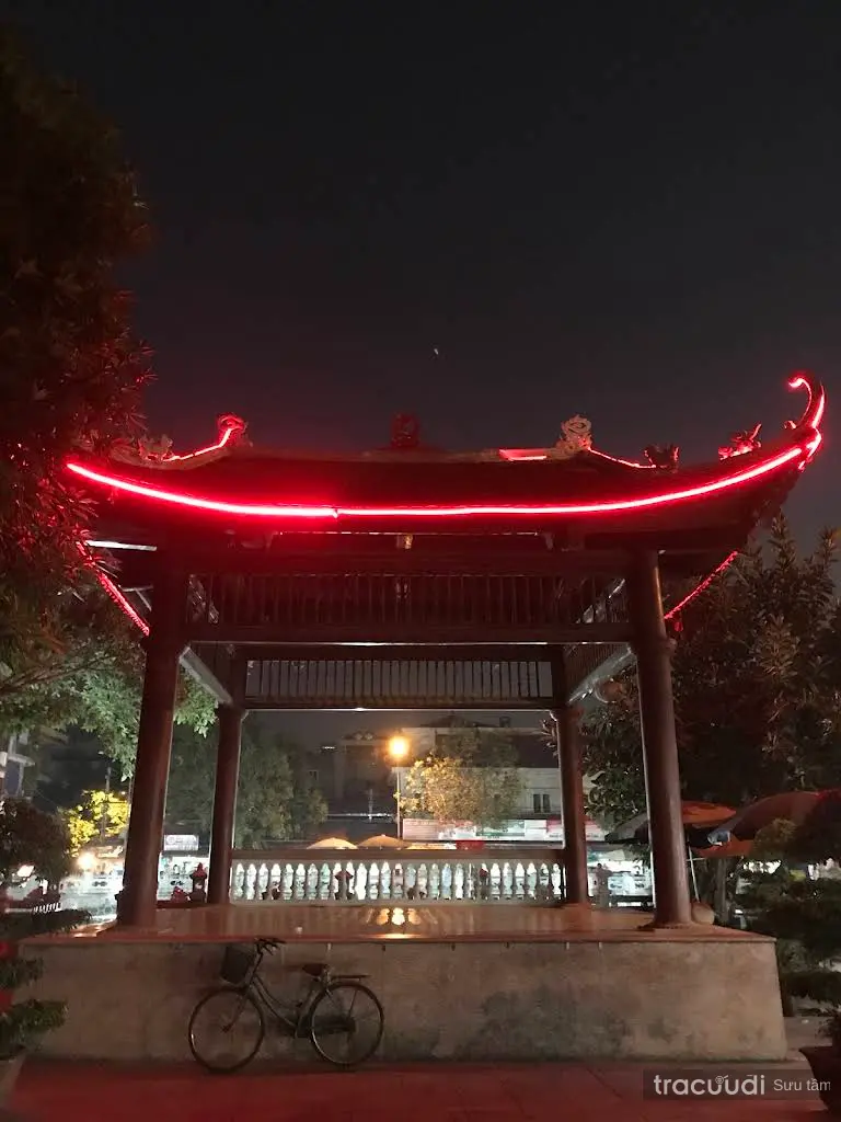 Không gian cảnh quan Chùa Diên Khánh (chùa La Khê) về đêm