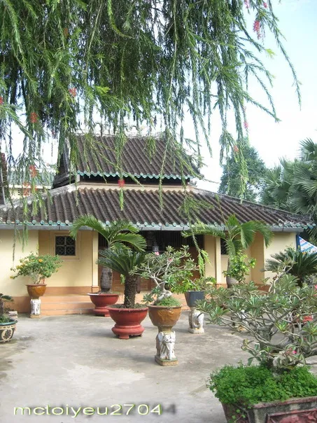 Khuôn viên Lăng và Đền thờ Nguyễn Huỳnh Đức