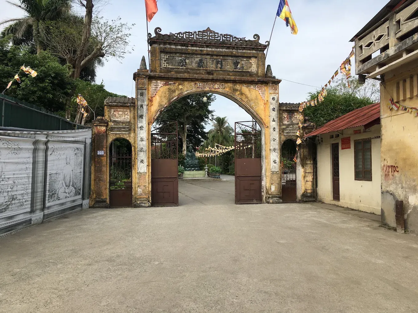 Cổng vào chùa Keo (Báo Ân Trùng Nghiêm tự – Gia Lâm, Hà Nội)