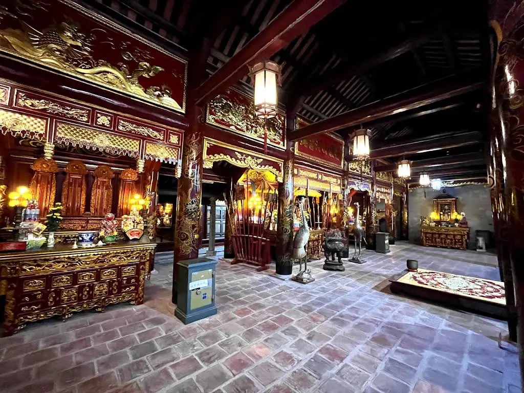 Cảnh quan bên trong di tích Miếu nhà Hậu Lê
