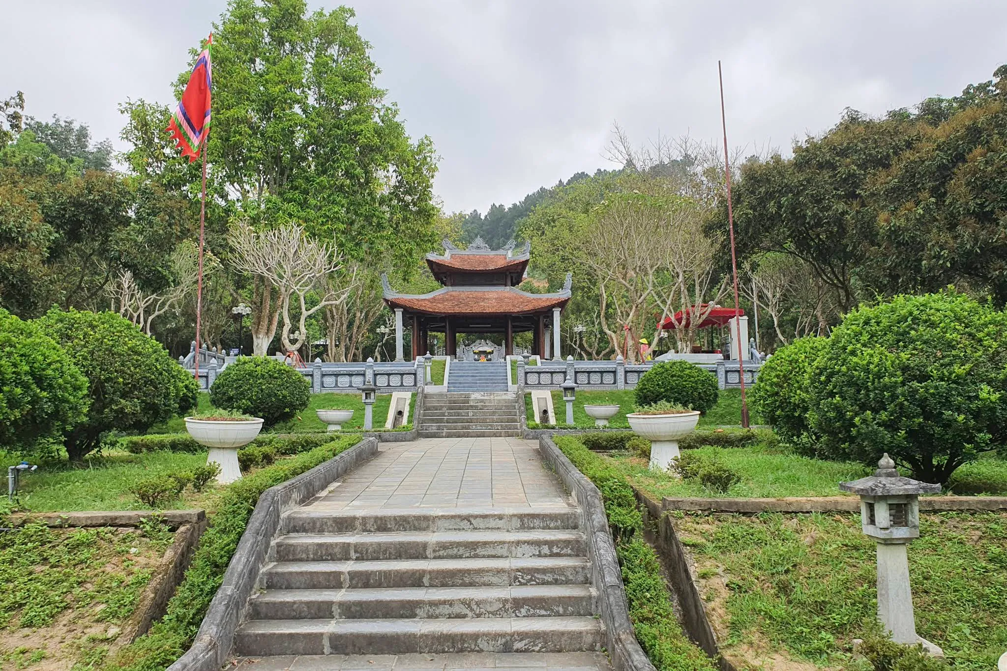 Cảnh quan Quần Thể Di Tích Hải Thượng Lãn Ông Lê Hữu Trác