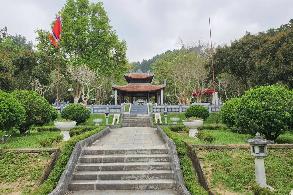 Cảnh quan Quần Thể Di Tích Hải Thượng Lãn Ông Lê Hữu Trác