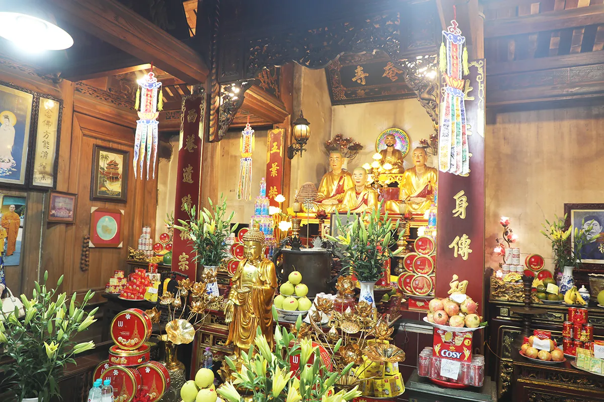 Gian thờ trong Chùa Đồng Kỵ