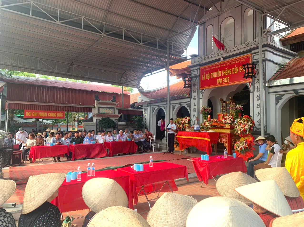 Khuôn viên lễ tế tại Hội đền Chòi