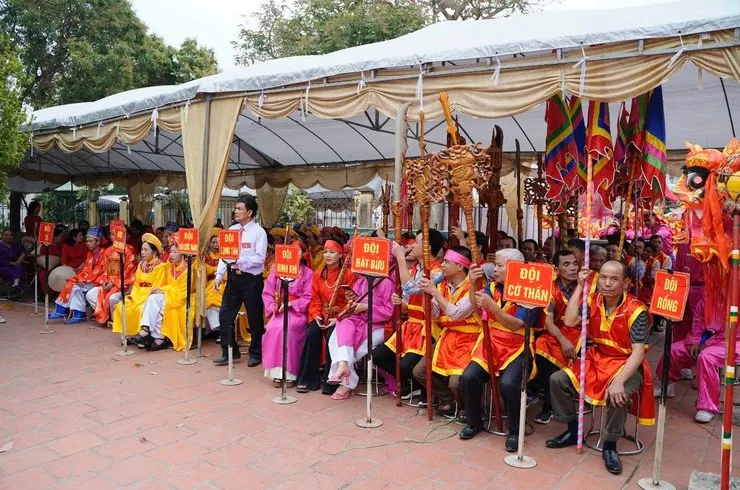 Các đội hình tại lễ rước Thánh tại Hội đình làng Tạ Xá