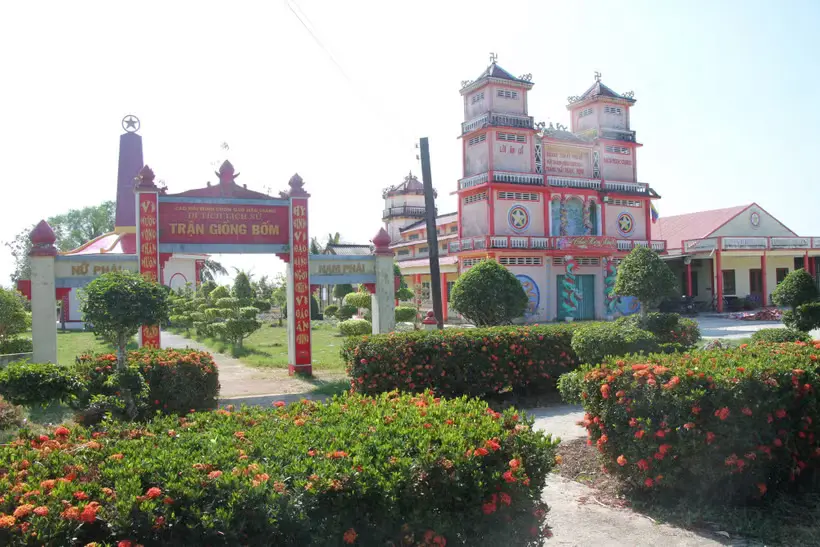 Cảnh quan tại Di tích Giồng Bốm