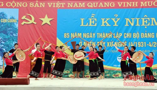 Chương trình giao lưu văn nghệ giữa các làng văn hóa thuộc 3 xã Môn Sơn, Lục Dạ và Yên Khê 140426