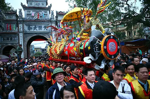 Rước pháo tại Hội đình Miêng Hạ
