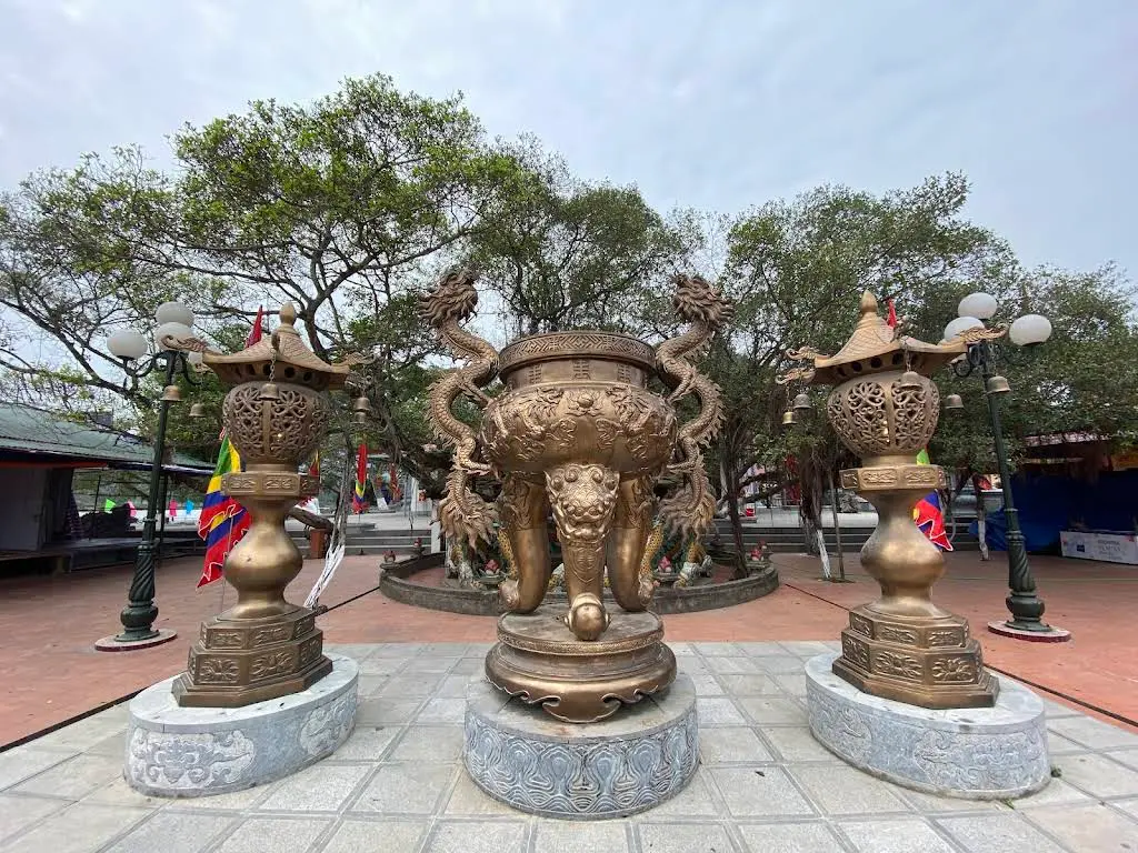 Cảnh quan di tích Đền Trình