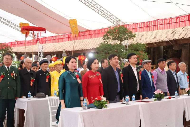 Đại biểu tham dự Lễ khai hội Đình Thanh Lũng