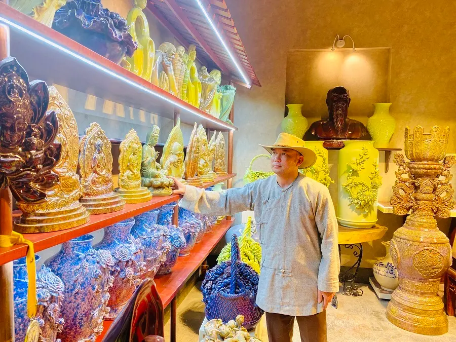 Hình ảnh nghệ nhân Phạm Văn Tuyên