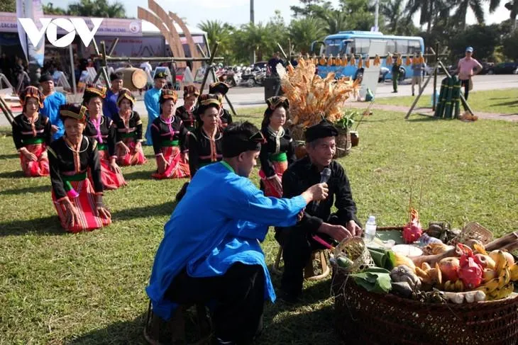 Tái hiện: Lễ cúng tại Lễ hội Tết Ngô dân tộc Cống