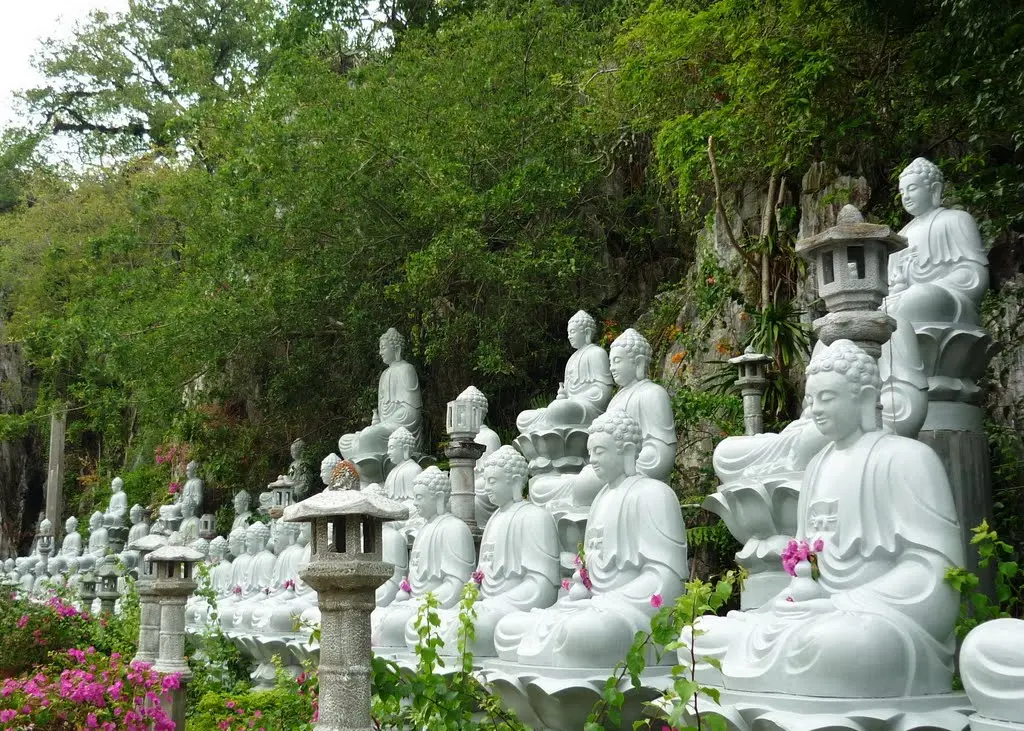 Vườn phật tại Chùa Hang