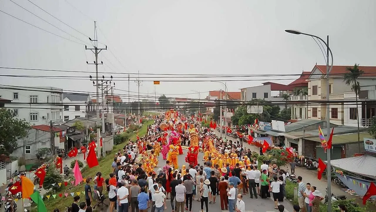 Toàn cảnh lễ rước tại Hội làng Bồng Lai