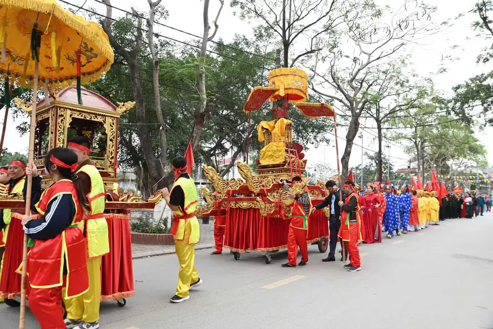 Đoàn rước Hội đền, chùa Bà Tấm