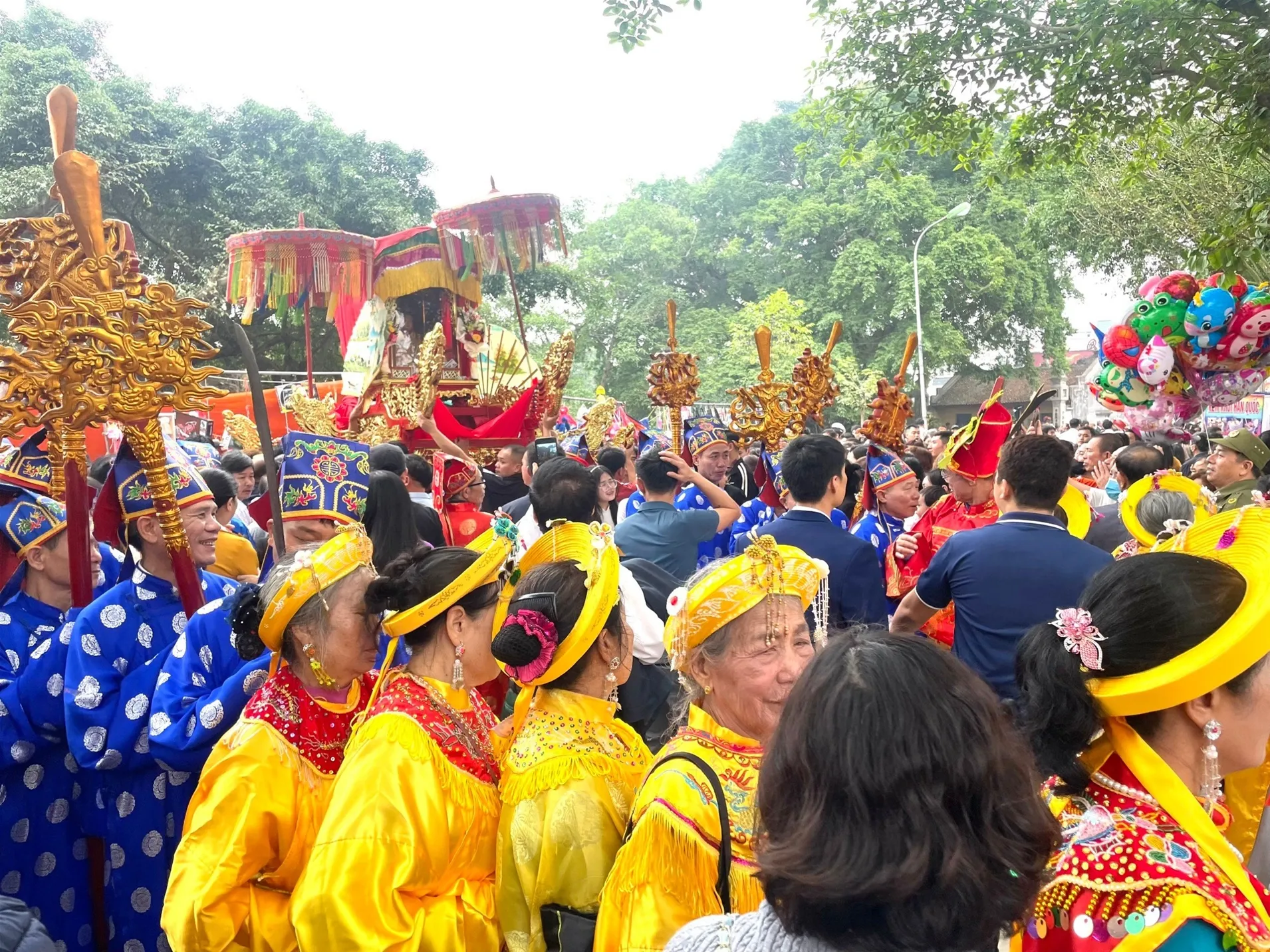 Lễ rước kiệu tại Lễ hội truyền thống đền Phù Ủng
