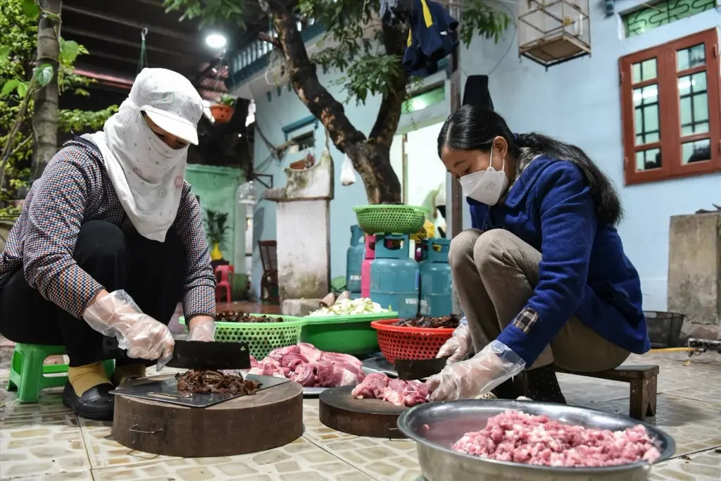 Từng nguyên liệu chế biến nhân bánh tẻ Chờ được sơ chế sạch sẽ
