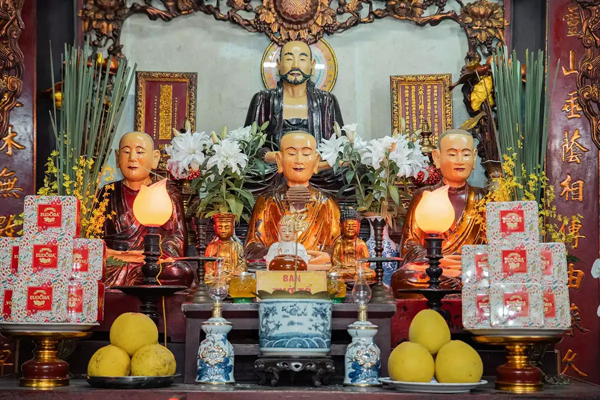 Cảnh quan bên trong Chùa Thiền Quang