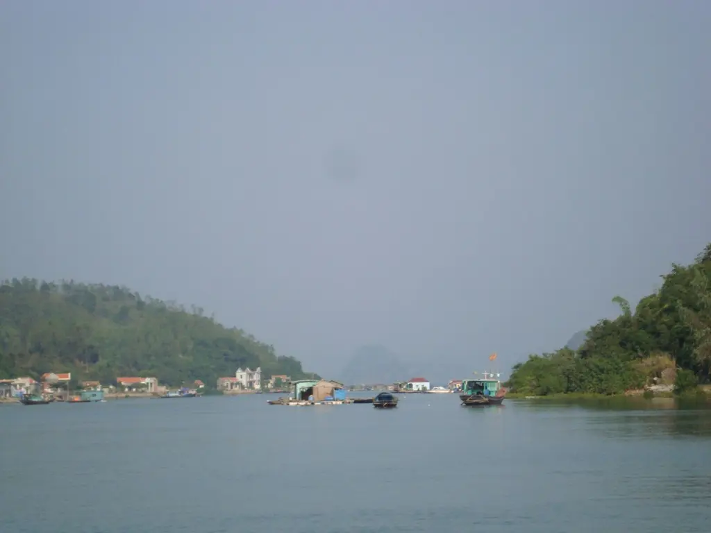 Bến Cống Đông - Cống Tây tại Di tích thương cảng Vân Đồn