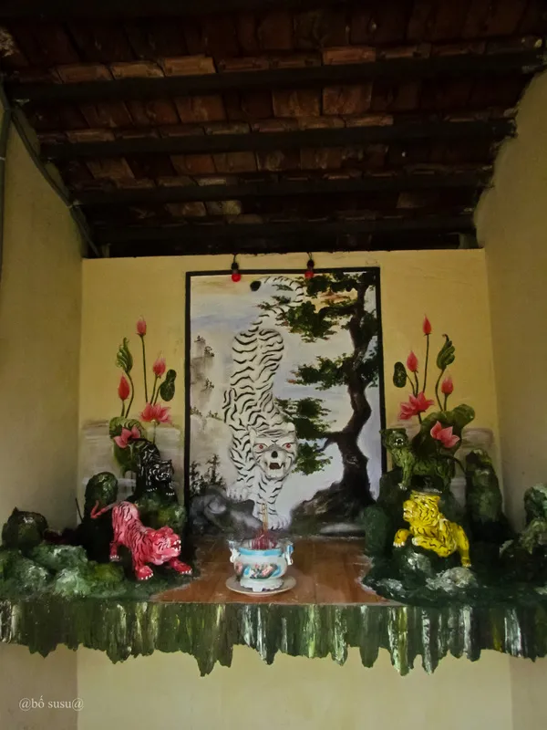 Miếu thờ ông hổ tại Đình Thông Tây Hội