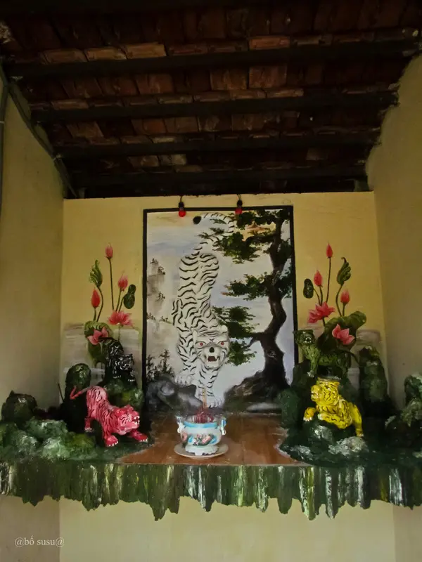 Miếu thờ ông hổ tại Đình Thông Tây Hội