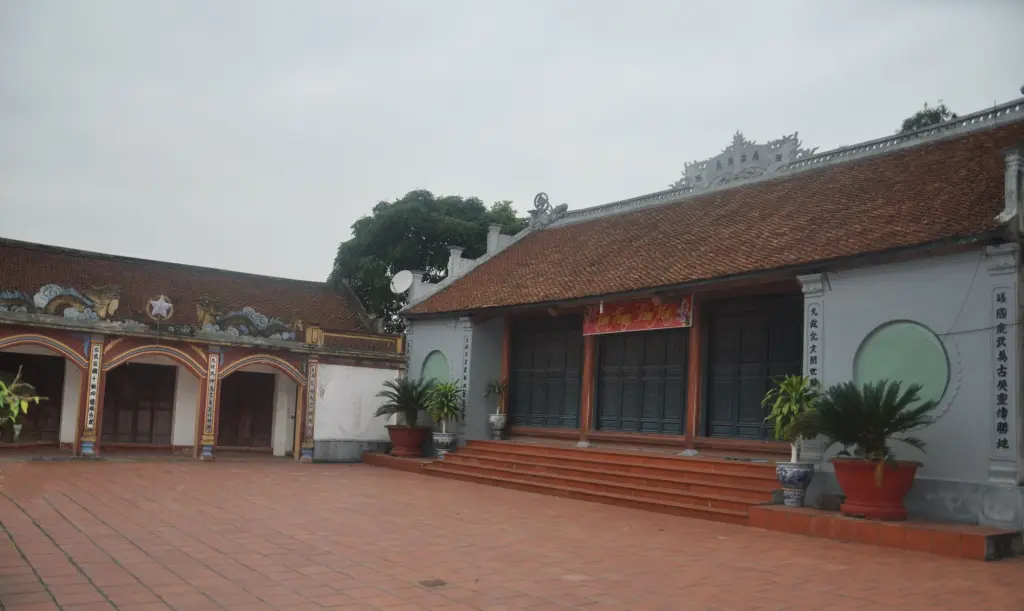 Cảnh quan bên trong di tích Từ Giành