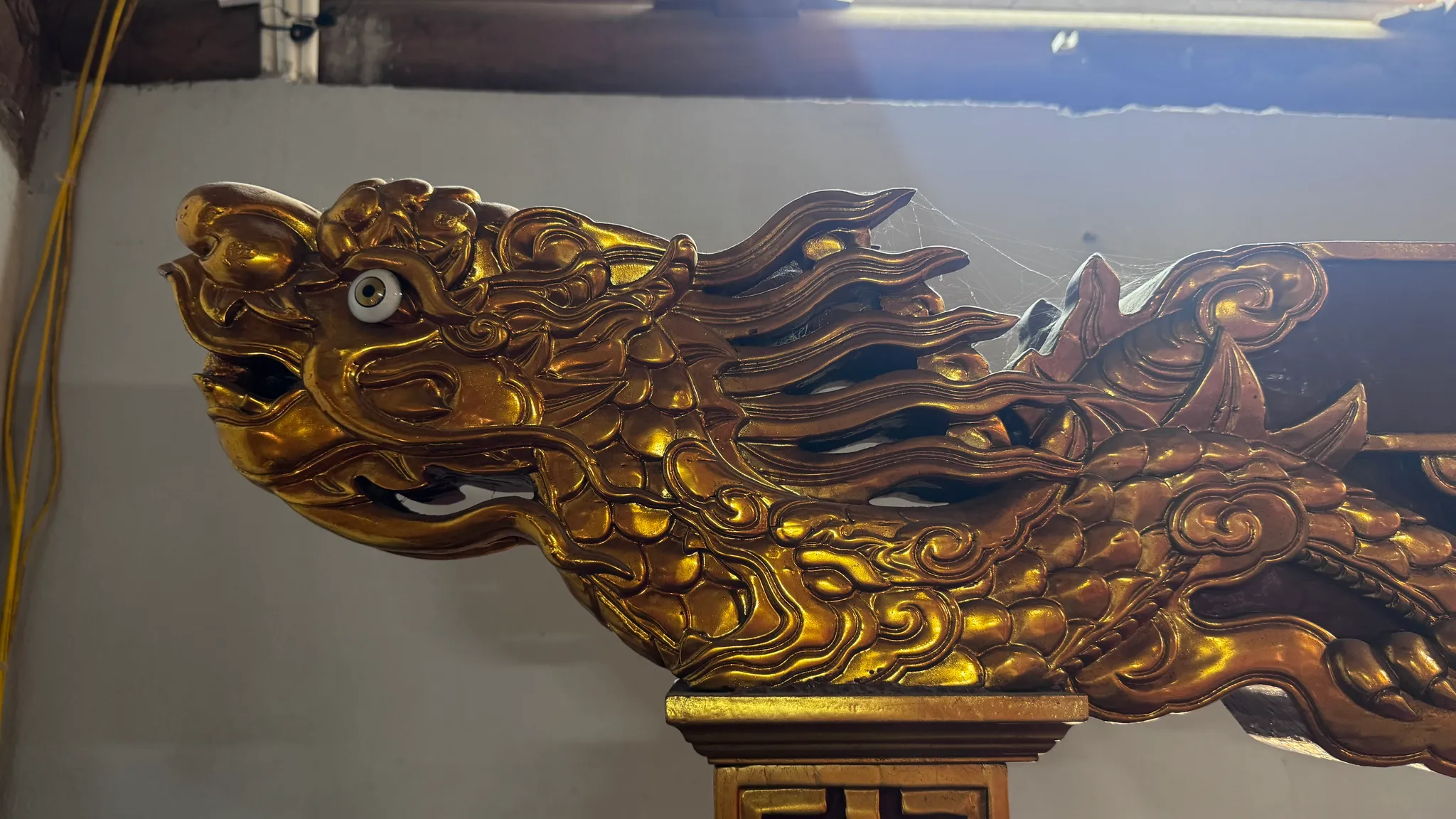 Họa tiết đầu rồng trong đình Kiều Mai