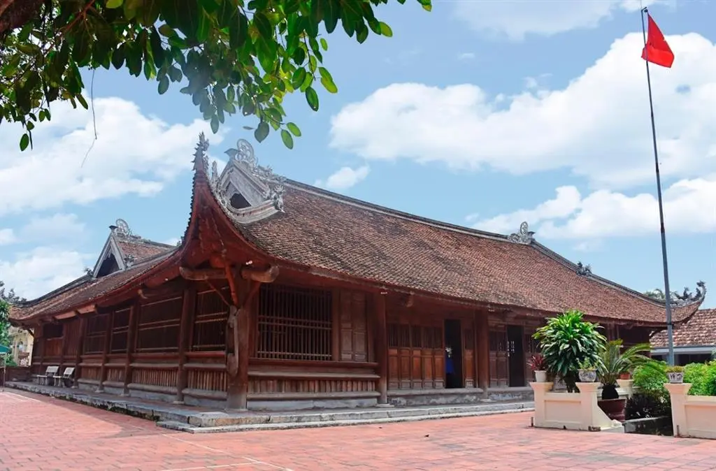 Khuôn viên Đình Huề Trì