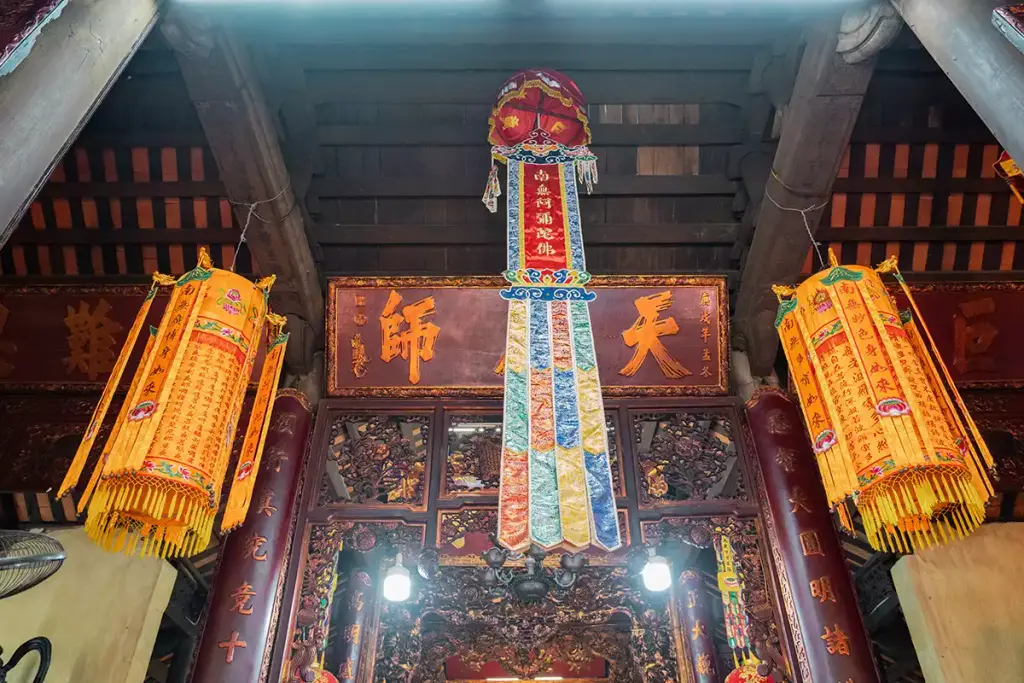 Cảnh quan bên trong Chùa Thiền Quang